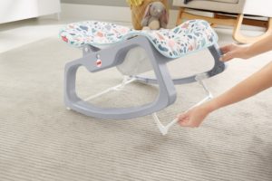FISHER-PRICE NŐJ VELEM STÍLUSOS BÉBIFOTEL - GNP99